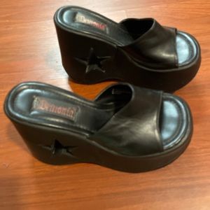 Demonia dynamite 01 platform sandals